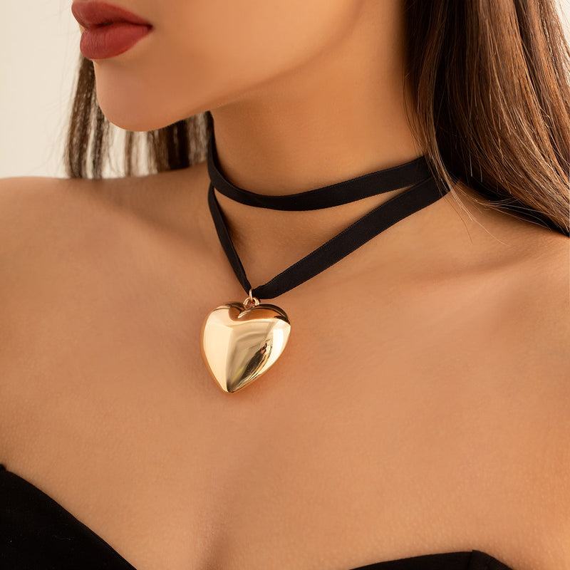 Exaggerated Oversized Love Heart Pendant Choker